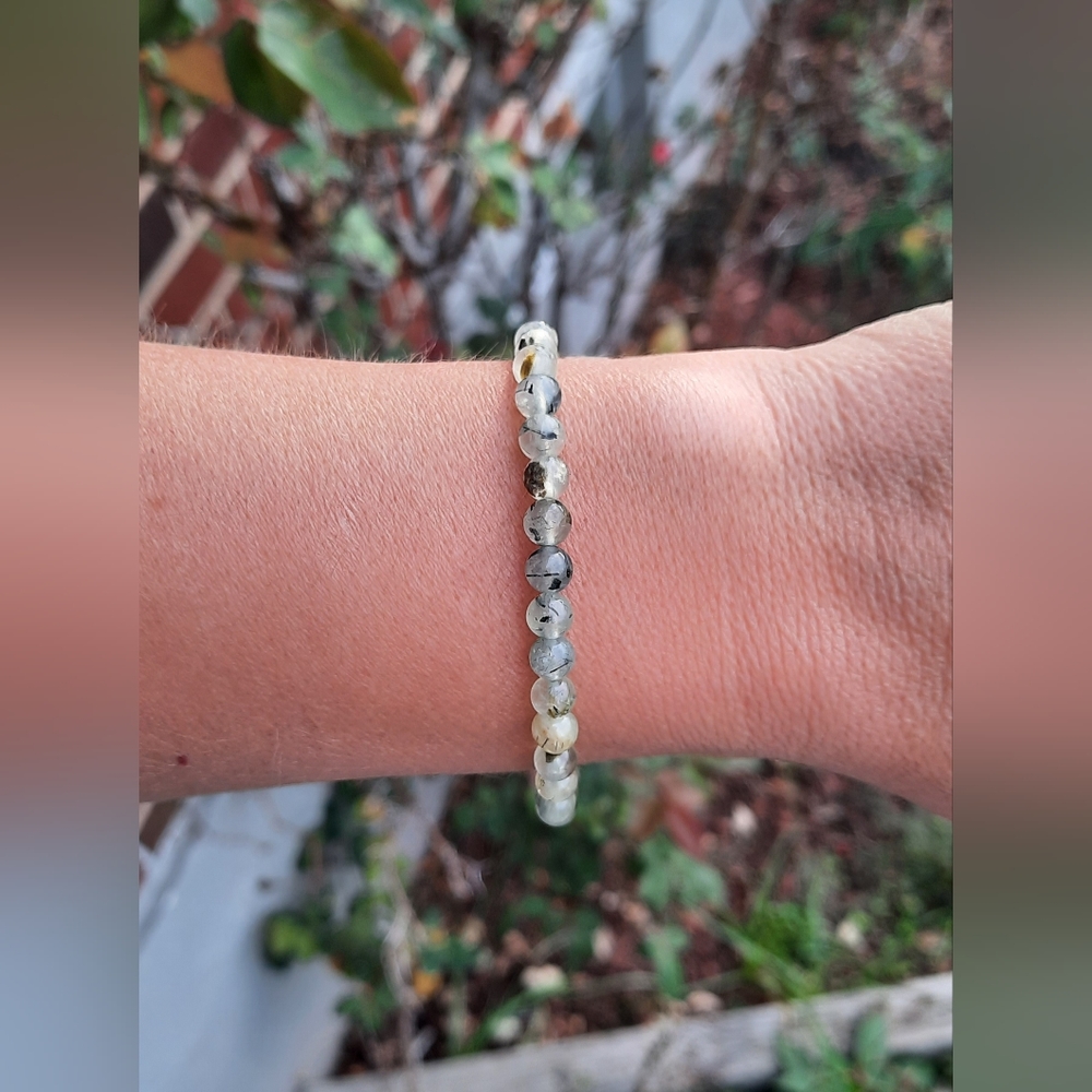 Prehnite 6mm Bracelet - Picture 4 of 6
